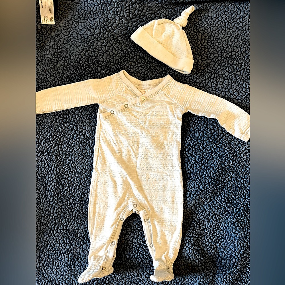 Burt’s Bees sleeper with hat. High quality, nice looking sleeper.
